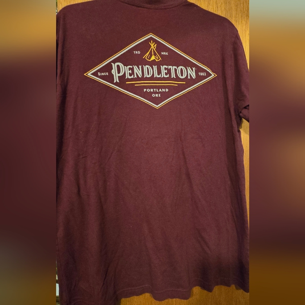 Pendleton Maroon Tee with Gold Teepee Design SzL - Picture 5 of 6